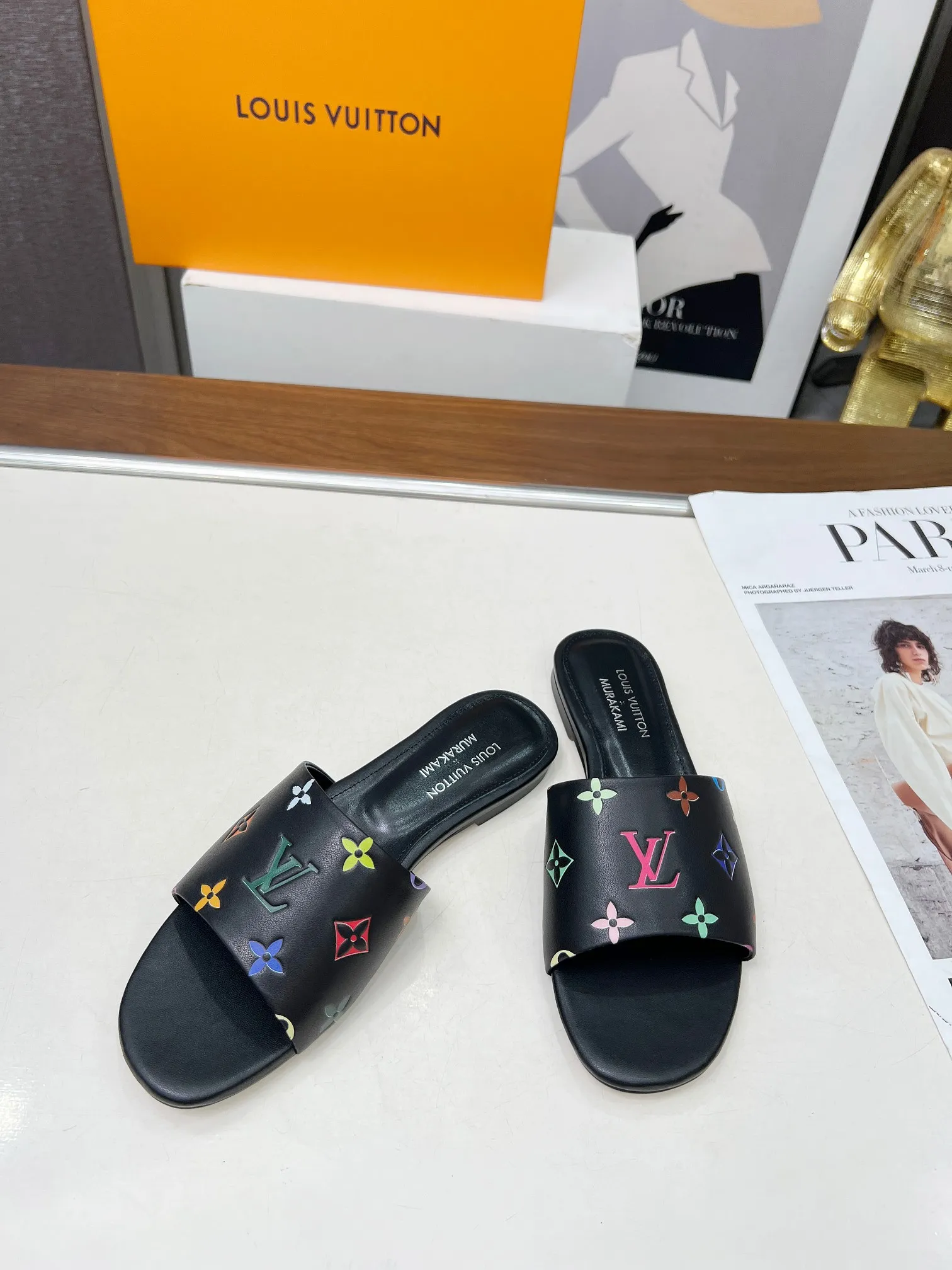 💕💕Factory direct selling price p380💕💕Vuiton’s latest 2025 spring and summer style. This sandal is from the Louis Vuitton The dotted LV logo on the upper brings a different visual feast to the hot summer. Color: coffee, white, black. Size: 35 to 40 (4142 can be customized, non-returnable and non-exchangeable) (leather sole can be customized +30 non-returnable and non-exchangeable)